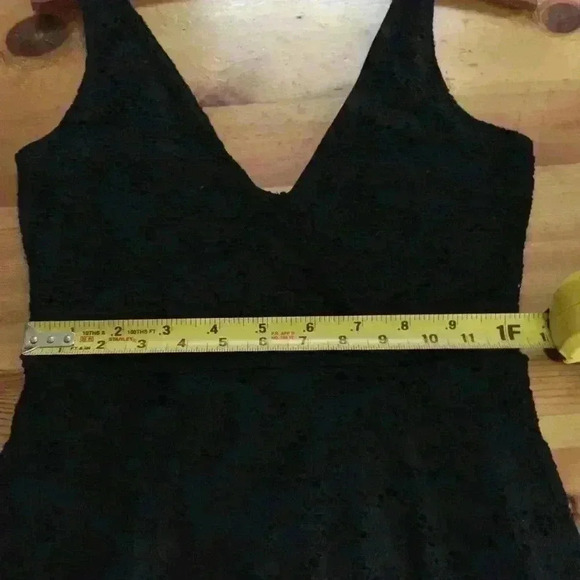 You are not alone black lace dress - Picture 6 of 8